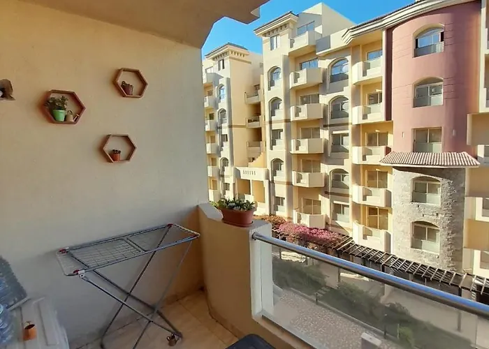 فلورينزا خمسين Hurghada
